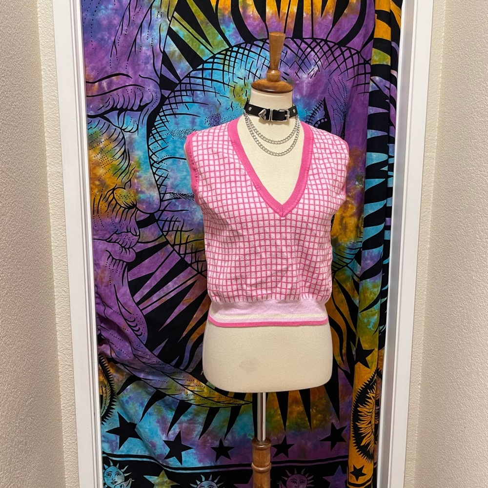 π Lovely pink plaid vest - Picture 3 of 11